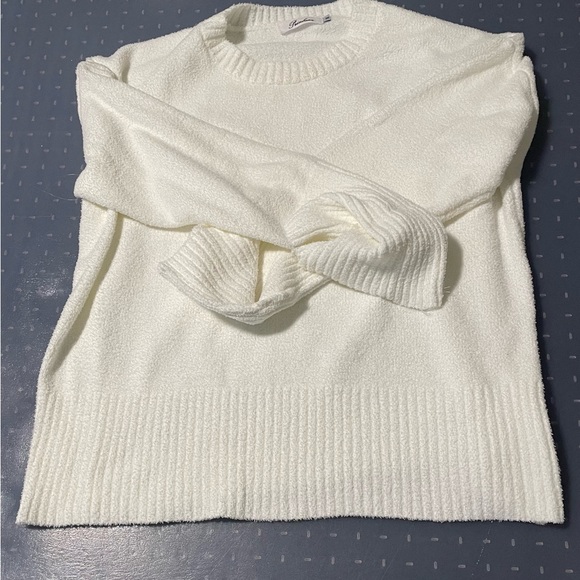 Looking For Women Sweaters That Are Comfortable And Fashionable look no more! - Picture 2 of 6